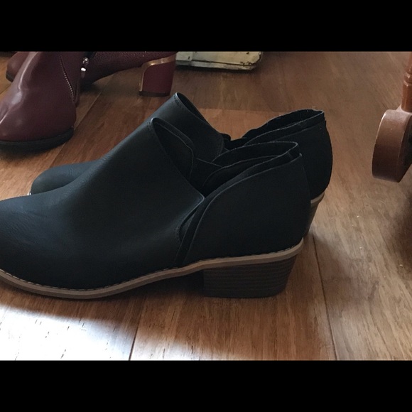 Black ankle booties - Picture 3 of 3